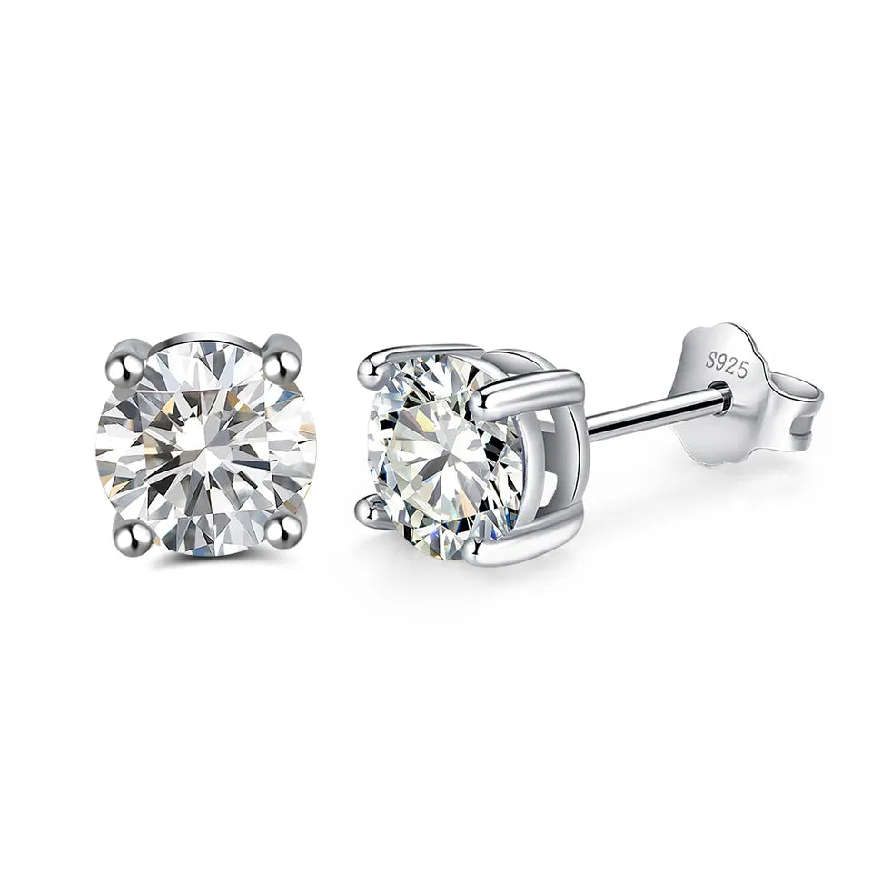 Classic round stud earrings in a white gold finish